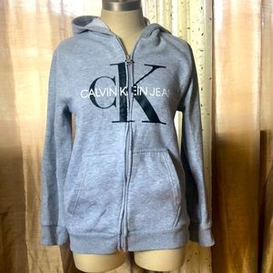 Boys Calvin Klein sweater in excellent condition